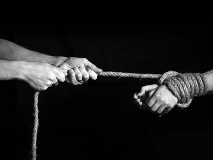 Жінці, підозрюваній у торгівлі людьми, оголосили про підозру Жінці, підозрюваній у торгівлі людьми, оголосили про підозру