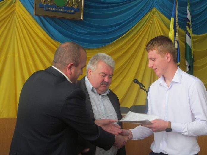На Самбірщині дитині-сироті вручили ключі від квартири На Самбірщині дитині-сироті вручили ключі від квартири