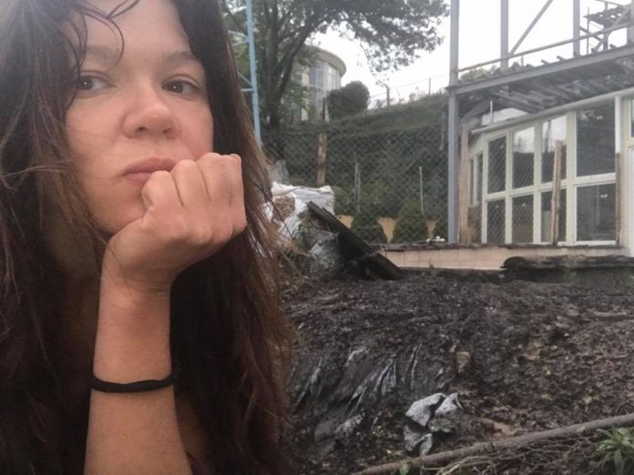 У будинок Руслани Лижичко влучила блискавка (фото) У будинок Руслани Лижичко влучила блискавка (фото)