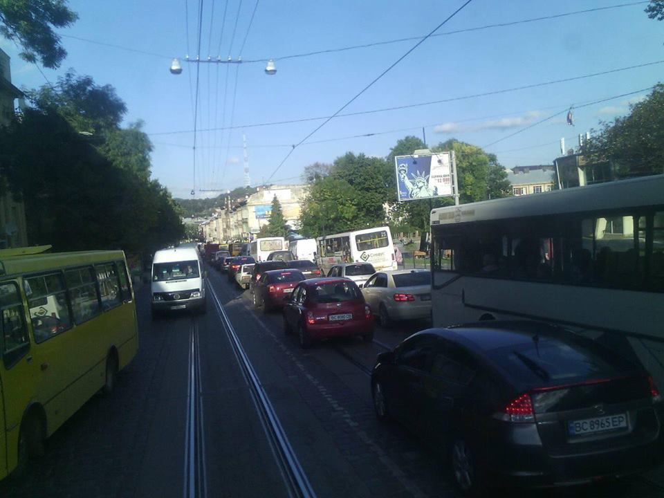 ДТП біля «Магнуса» паралізувало Городоцьку