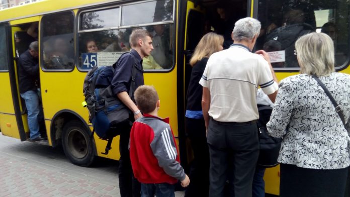 Мешканці Львова нарікають на скрутну ситуацію із громадським транспортом Мешканці Львова нарікають на скрутну ситуацію із громадським транспортом