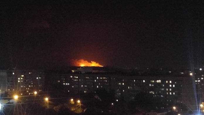 Локалізувати вогонь вже неможливо, – журналіст про вибухи на військових складах Локалізувати вогонь вже неможливо, – журналіст про вибухи на військових складах