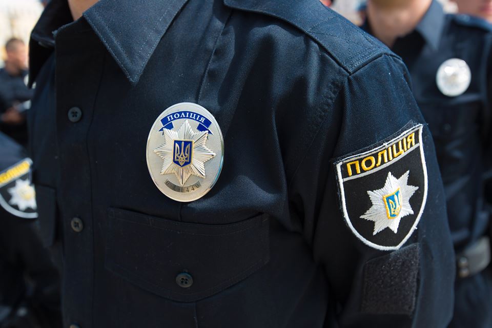 Нетверезий і їхав заднім ходом: на трасі львівські патрульні затримали водія