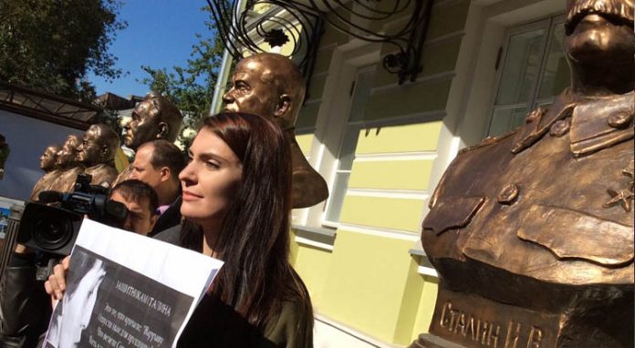 У центрі Москви відкрили пам’ятник Сталіну У центрі Москви відкрили пам’ятник Сталіну