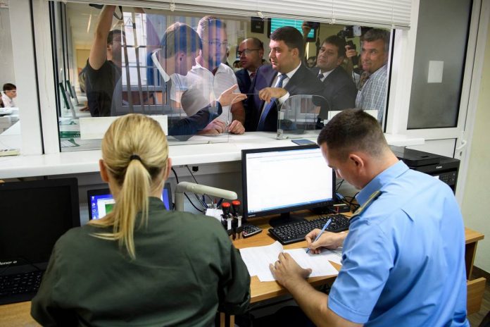 В Одесі відкрився хаб для розмитнення вживаних автівок В Одесі відкрився хаб для розмитнення вживаних автівок