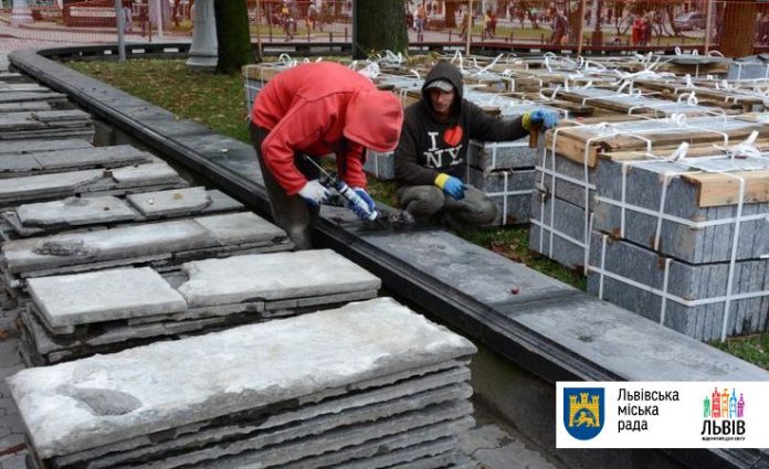 Біля пам’ятника Т. Шевченкові встановлять нове гранітне покриття та тактильну плитку для незрячих Біля пам’ятника Т. Шевченкові встановлять нове гранітне покриття та тактильну плитку для незрячих