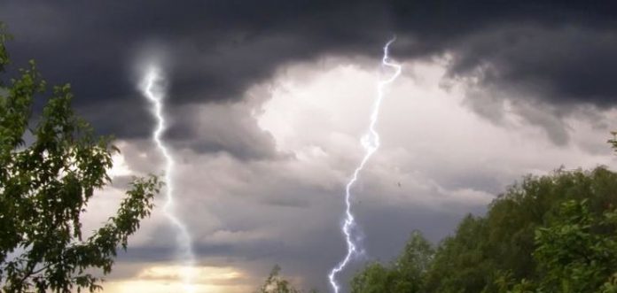 Погода у Львові: на завтра синоптики прогнозують місцями сильні дощі, грози та град Погода у Львові: на завтра синоптики прогнозують місцями сильні дощі, грози та град