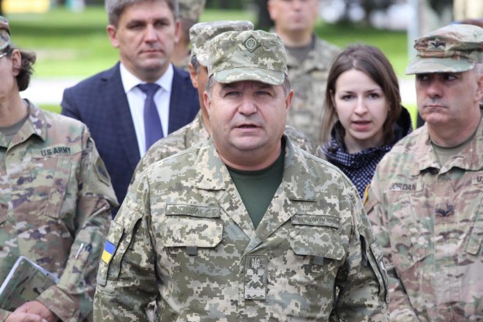 Ніхто ніколи не забороняв застосовувати зброю, якщо є загроза життю військових, – Полторак Ніхто ніколи не забороняв застосовувати зброю, якщо є загроза життю військових, – Полторак