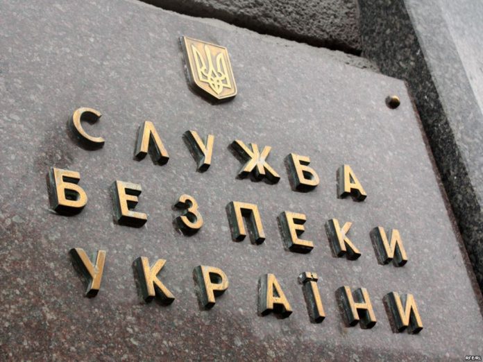 В СБУ хочуть заборонити чиновникам та політикам їздити в Росію В СБУ хочуть заборонити чиновникам та політикам їздити в Росію