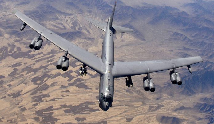 У США приведуть у бойову готовність бомбардувальники B-52 вперше з 1991 У США приведуть у бойову готовність бомбардувальники B-52 вперше з 1991