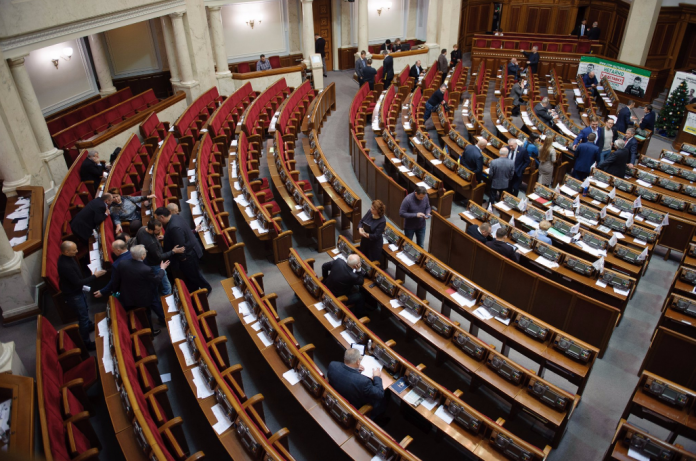 Назвали нардепів із найгіршим показником відвідуваності засідань Ради Назвали нардепів із найгіршим показником відвідуваності засідань Ради