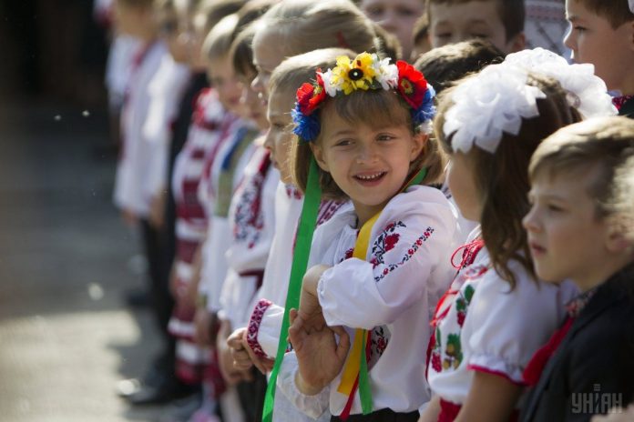 Понад 60% українців спілкуються вдома державною мовою Понад 60% українців спілкуються вдома державною мовою