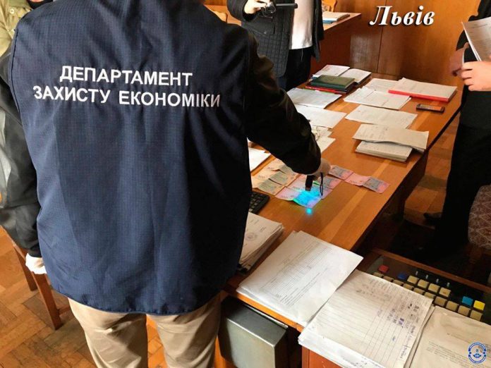 Керівника держпідприємства за хабар оштрафували на 25 тисяч Керівника держпідприємства за хабар оштрафували на 25 тисяч