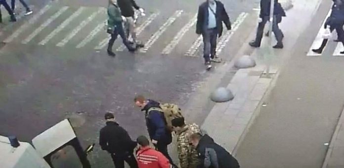 Львівський виконком вирішуватиме, що робити з машинками біля Оперного Львівський виконком вирішуватиме, що робити з машинками біля Оперного