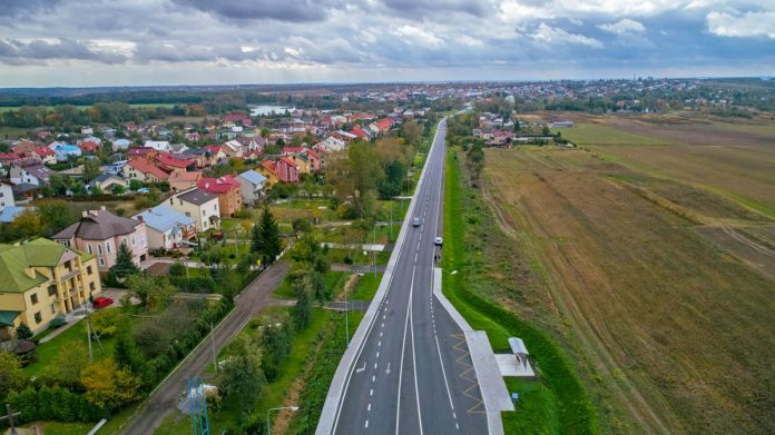 Гройсман показав відремонтовану трасу Львів-Пустомити з висоти пташиного польоту (фото) Гройсман показав відремонтовану трасу Львів-Пустомити з висоти пташиного польоту (фото)