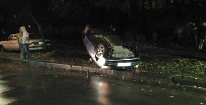 Внаслідок ДТП у Львові загинув 25-річний водій (фото) Внаслідок ДТП у Львові загинув 25-річний водій (фото)
