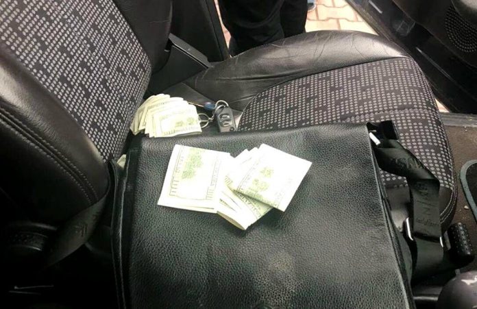 Цигаркове «заробітчанство»: на Закарпатті на хабарі впіймали чергового прикордонника Цигаркове «заробітчанство»: на Закарпатті на хабарі впіймали чергового прикордонника