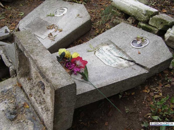 На Львівщині затримали чоловіка, який на кладовищах вчиняв наругу над могилами На Львівщині затримали чоловіка, який на кладовищах вчиняв наругу над могилами