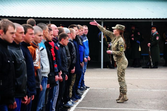 На Львівщині є велика неявка призовників до військкоматів На Львівщині є велика неявка призовників до військкоматів