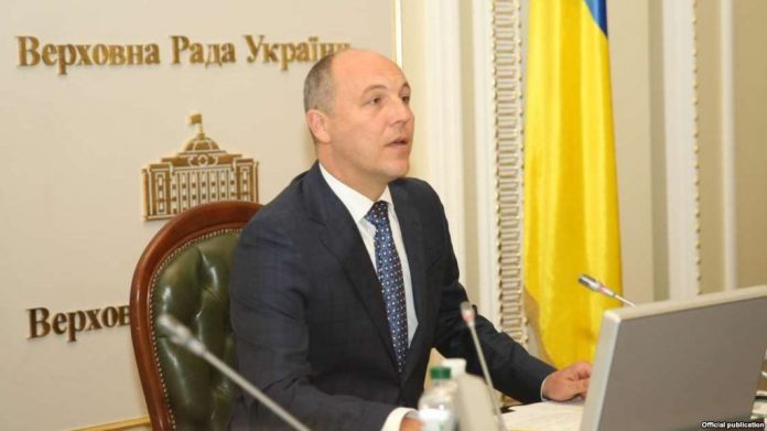 Парубій підписав закон про умови гастролей в Україні виконавців з країни-агресора Парубій підписав закон про умови гастролей в Україні виконавців з країни-агресора