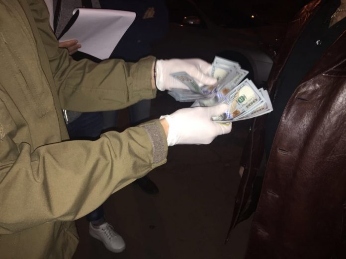 Офіцер Генштабу погорів на хабарі у три тисячі доларів Офіцер Генштабу погорів на хабарі у три тисячі доларів