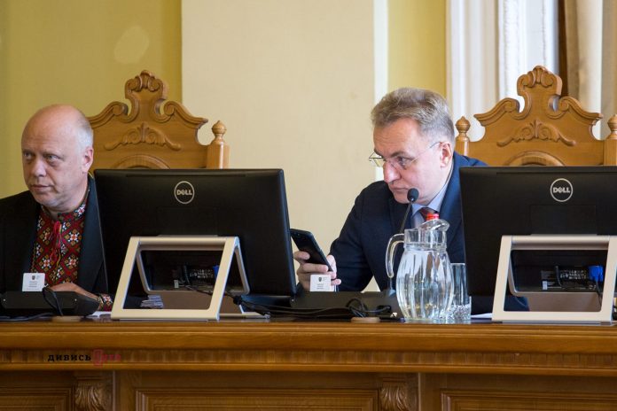 Львівські депутати виділили АТП-1 10 мільйонів гривень на погашення боргу за придбані автобуси Львівські депутати виділили АТП-1 10 мільйонів гривень на погашення боргу за придбані автобуси