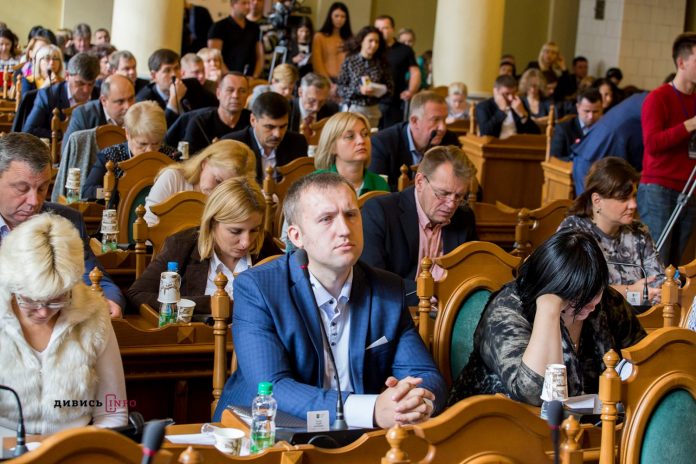 Львівські депутати скасували меморандум про передачу боргів перед ЛАЗом родині Чуркіна Львівські депутати скасували меморандум про передачу боргів перед ЛАЗом родині Чуркіна