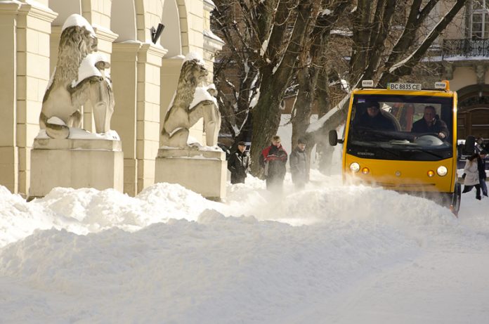 У Львівські міській раді стверджують, що комунальна спецтехніка готова до снігу У Львівські міській раді стверджують, що комунальна спецтехніка готова до снігу