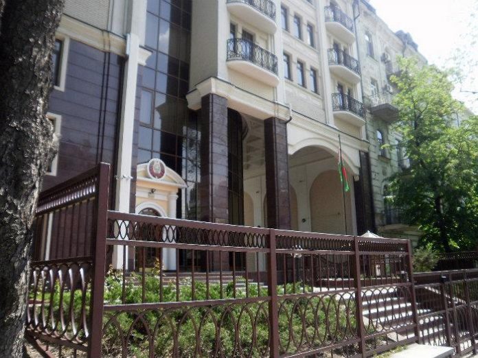 Україна вислала білоруського дипломата Україна вислала білоруського дипломата