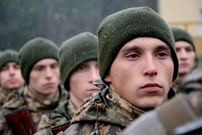 На Львівщині 650 солдатів-строковиків склали військову присягу (фото) На Львівщині 650 солдатів-строковиків склали військову присягу (фото)