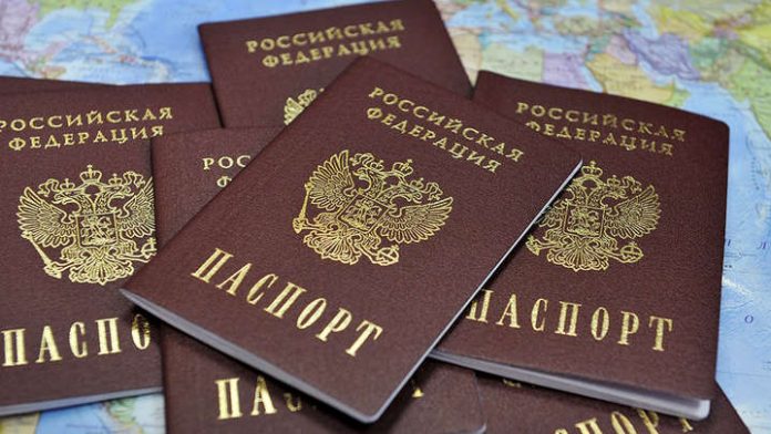 У понад півтисячі кримчан окупаційна влада відібрала російські паспорти У понад півтисячі кримчан окупаційна влада відібрала російські паспорти