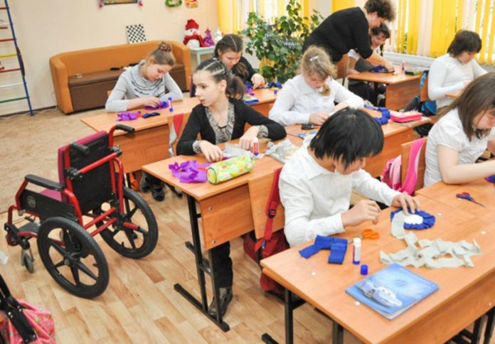 Львівські вчителі кажуть, що їм бракує підготовки в інклюзивній освіті Львівські вчителі кажуть, що їм бракує підготовки в інклюзивній освіті