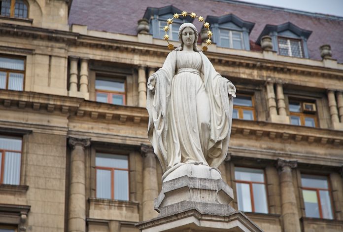 Львів’янин «замінував» статую Матері Божої Львів’янин «замінував» статую Матері Божої