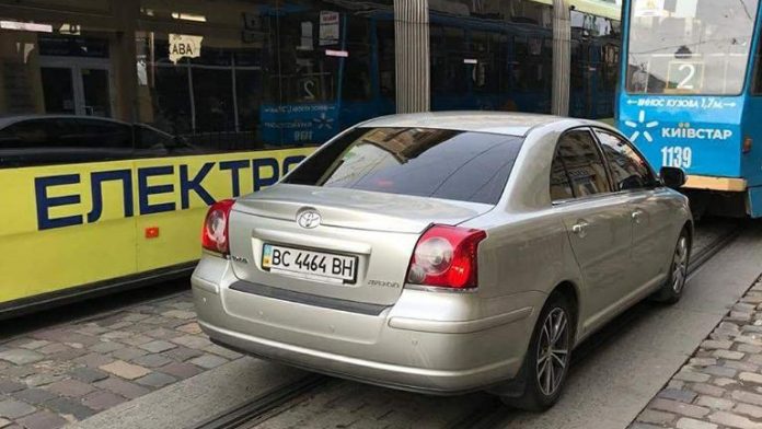 Службову автівку Садового вкотре спіймали на порушенні ПДР (фото) Службову автівку Садового вкотре спіймали на порушенні ПДР (фото)