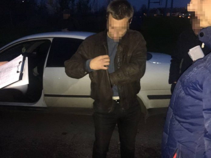 У Львові СБУ затримала на хабарі дільничного інспектора поліції (фото) У Львові СБУ затримала на хабарі дільничного інспектора поліції (фото)