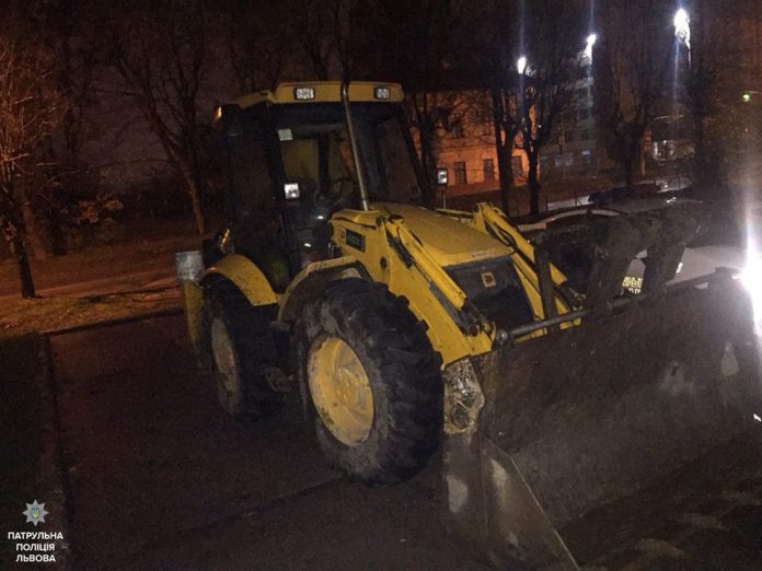 У Львові патрульні затримали п’яного тракториста (фото) У Львові патрульні затримали п’яного тракториста (фото)