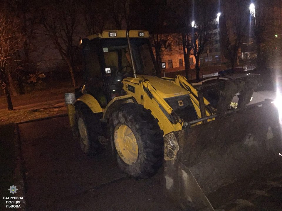 У Львові патрульні затримали п'яного тракториста (фото)