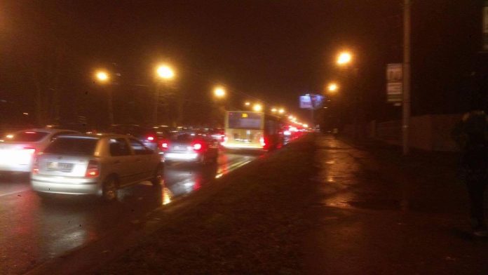 У Львові через футбол утворився величезний затор (фото) У Львові через футбол утворився величезний затор (фото)