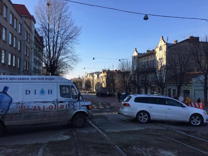 Як насправді у Львові їздять маршрутки через закриття на ремонт вулиці Личаківської Як насправді у Львові їздять маршрутки через закриття на ремонт вулиці Личаківської