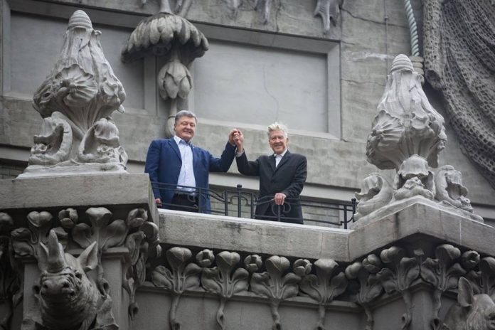 Порошенко зустрівся з кінорежисером Девідом Лінчем Порошенко зустрівся з кінорежисером Девідом Лінчем