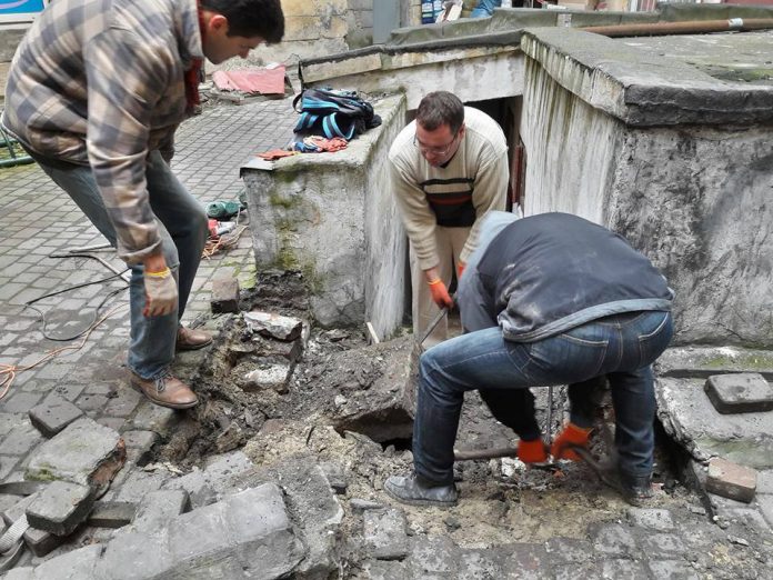 У Львові є цілі вулички, вимощені єврейськими надгробками У Львові є цілі вулички, вимощені єврейськими надгробками