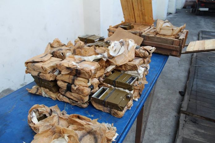 Поляк віз з України запчастини для танків Поляк віз з України запчастини для танків