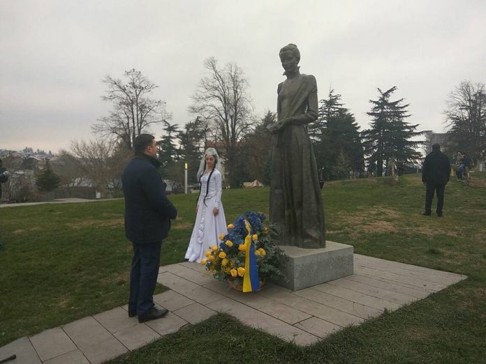 У Грузії відкрили пам’ятник Лесі Українці У Грузії відкрили пам’ятник Лесі Українці