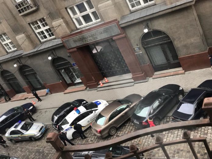 У центрі Львова шукали вибухівку У центрі Львова шукали вибухівку