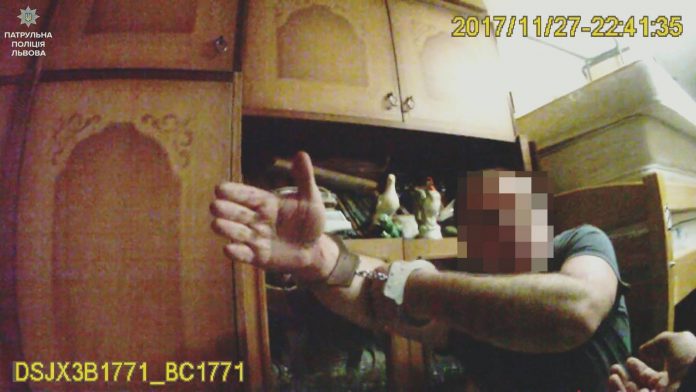 У Львові чоловік вбив собаку та побив дружину У Львові чоловік вбив собаку та побив дружину