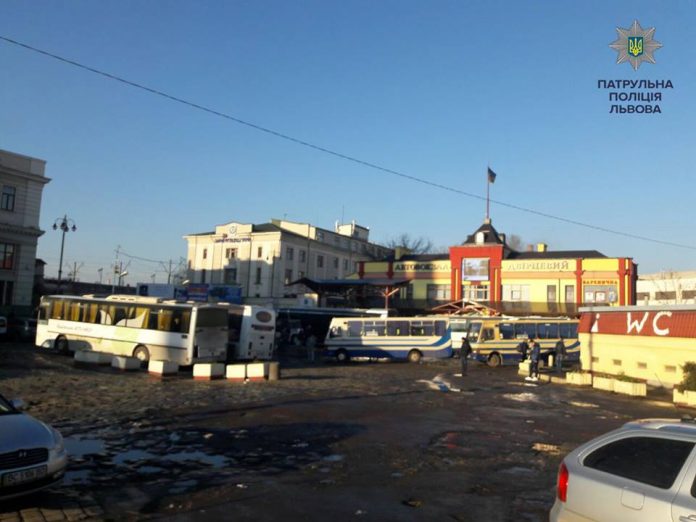 Львівські патрульні за два тижні виявили 40 несправних маршруток Львівські патрульні за два тижні виявили 40 несправних маршруток