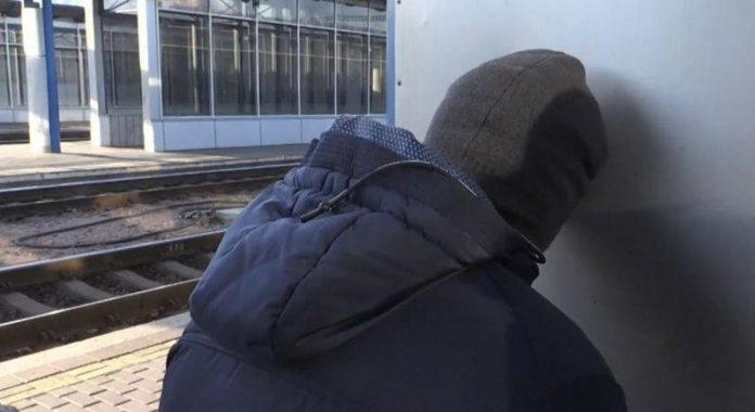 Мешканець Закарпаття на львівському вокзалі пограбував двох людей Мешканець Закарпаття на львівському вокзалі пограбував двох людей