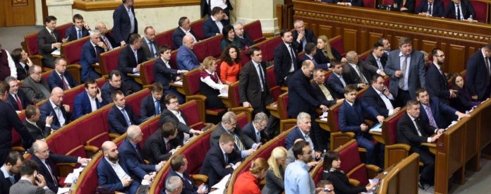 Депутати Київради хочуть скасувати безкоштовний проїзд у транспорті для нардепів Депутати Київради хочуть скасувати безкоштовний проїзд у транспорті для нардепів