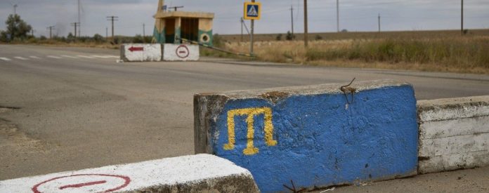 ФСБ затримала двох українців на адмінмежі з окупованим Кримом ФСБ затримала двох українців на адмінмежі з окупованим Кримом