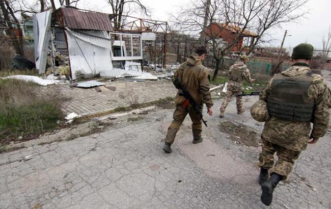 «Вивіски-привиди»: в мережі показали фото окупованого Донецька 